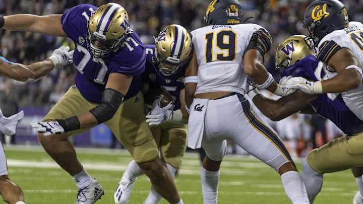 Buelow Earns Chance to Start Over on UW Offensive Line Buelow Earns Chance to Start Over on UW Offensive Line
