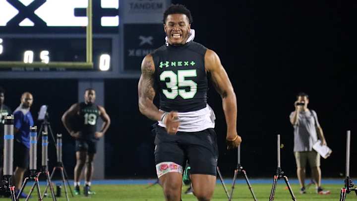 IMG LB Jordan Hall Schedules Florida Gators Official Visit