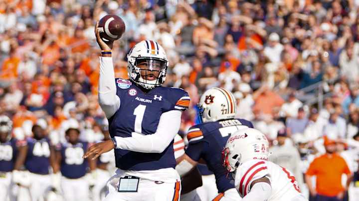 What does Vegas say about Auburn's season opener against Mercer?