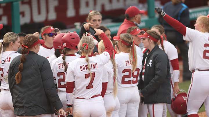 Live Updates: No. 2 Alabama Softball vs Evansville, Virginia Tech in Easton Bama Bash