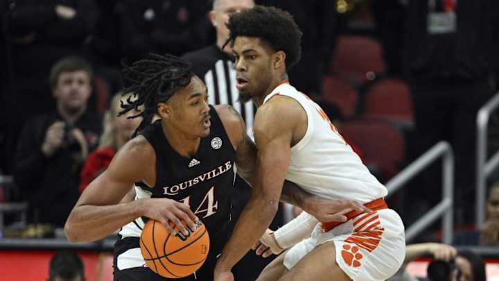 Former Louisville Forward Dre Davis, Signee Tae Davis Commit to Seton Hall Former Louisville Forward Dre Davis, Signee Tae Davis Commit to Seton Hall