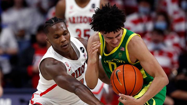 Oregon Falls Just Short in 84-81 Nail-Biter Against No. 3 Arizona Oregon Falls Just Short in 84-81 Nail-Biter Against No. 3 Arizona
