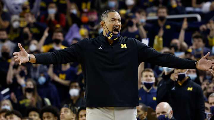 Juwan Howard Strikes Wisconsin Assistant Coach Joe Krabbenhoft