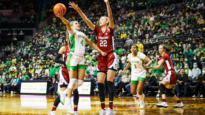 Oregon Falls Apart in Fourth as No. 2 Stanford Escapes with 66-62 Win