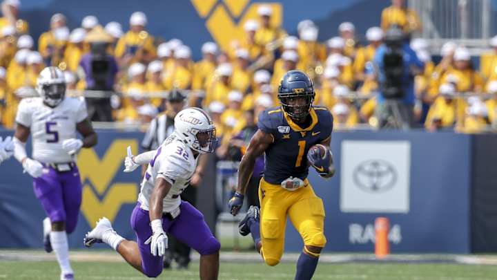 Simmons Signs with CFL Team