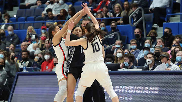 WBB dominates Georgetown in opener of final homestand