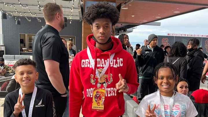 Huskies Send Scholarship Down Runway to Recruit Named Jett