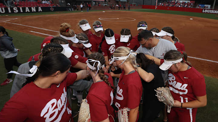 Live Updates: No. 2 Alabama Softball vs No. 20 Louisiana at Mardi Gras Mambo