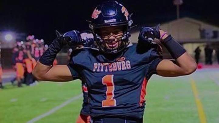 Huskies Offer Elite California QB's Top Receiver