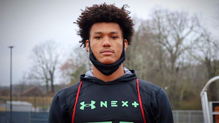 Gators Coach Mike Peterson Stands Out in DE T.J. Searcy's Recruitment