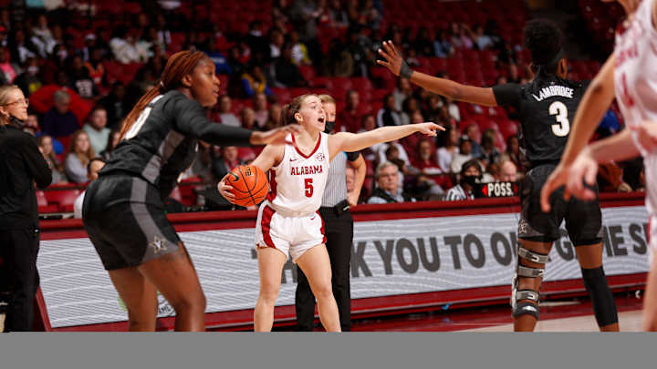 Brittany Davis Leads Alabama Women's Basketball to Senior Day Win Over Vanderbilt