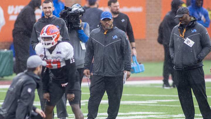 Lions Lose Duce Staley to Carolina Panthers