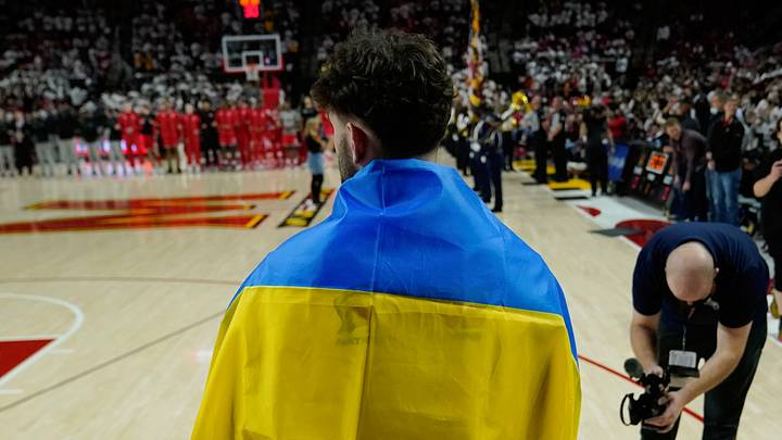 Maryland’s Ukrainian Hoops Player Pavlo Dziuba Receives Standing Ovation Maryland’s Ukrainian Hoops Player Pavlo Dziuba Receives Standing Ovation
