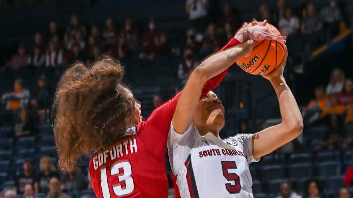 Hogs Knocked Out of SEC Tournament by  No. 1 South Carolina