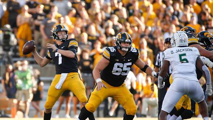 Bengals Trade Down With Tyler Linderbaum on the Board in Latest Mock Draft Bengals Trade Down With Tyler Linderbaum on the Board in Latest Mock Draft