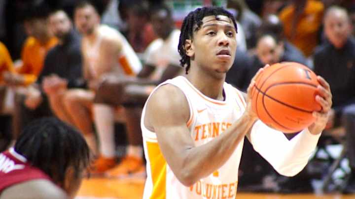 Takeaways: Tennessee Survives Late Collapse to Beat Arkansas 78-74 Takeaways: Tennessee Survives Late Collapse to Beat Arkansas 78-74