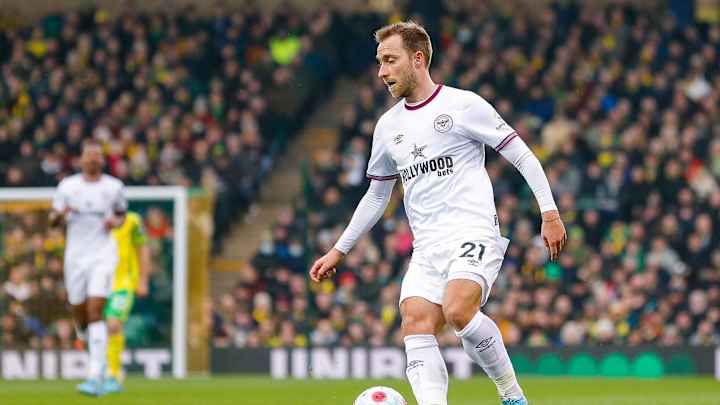 Norwich’s Brandon Williams Pushes Christian Eriksen, Then Hugs After Brief Clash Norwich’s Brandon Williams Pushes Christian Eriksen, Then Hugs After Brief Clash