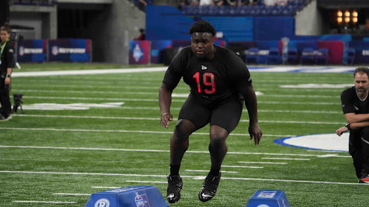 UCLA Defensive Lineman Otito Ogbonnia Dominates Bench Press at NFL Combine
