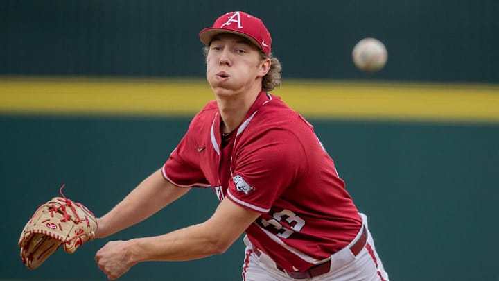 Razorbacks Bounce Back From Friday Loss to Sweep Series Razorbacks Bounce Back From Friday Loss to Sweep Series