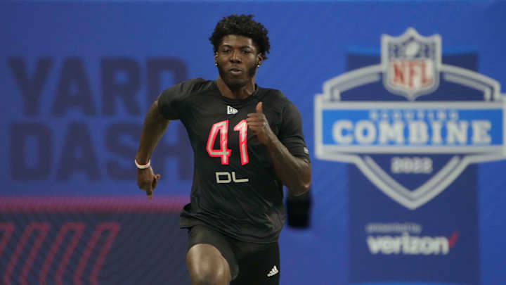 2022 NFL Combine Check-In: Myjai Sanders Guts Through Workout; Darrian Beavers Paces all LBs in Three-Cone Drill 2022 NFL Combine Check-In: Myjai Sanders Guts Through Workout; Darrian Beavers Paces all LBs in Three-Cone Drill