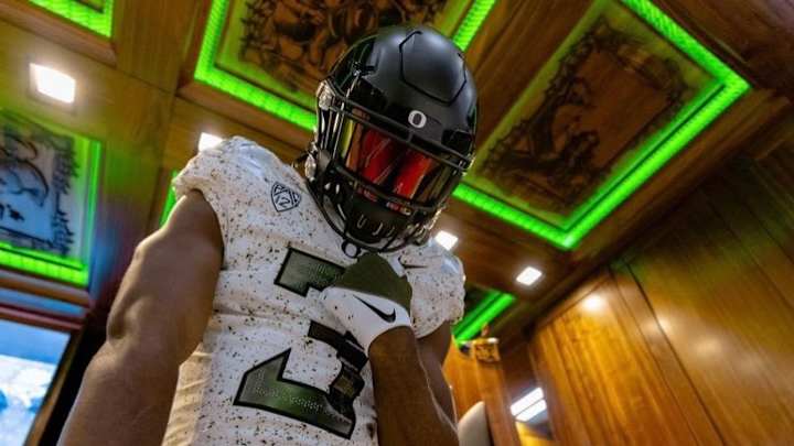 Oregon Ducks Positioned Well With RB Johnny Thompson Jr. Following January Visit Oregon Ducks Positioned Well With RB Johnny Thompson Jr. Following January Visit