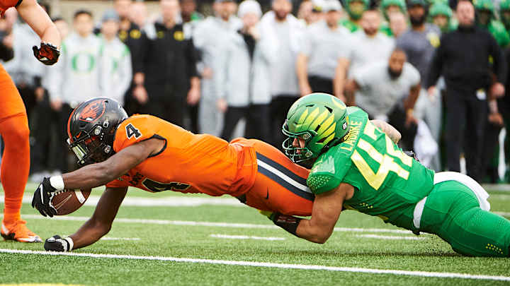WATCH: Oregon Linebacker Jackson LaDuke Talks Install in Spring Football