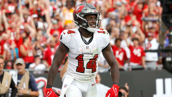 Report: Buccaneers Place Franchise Tag on Chris Godwin for 2022 Season Report: Buccaneers Place Franchise Tag on Chris Godwin for 2022 Season