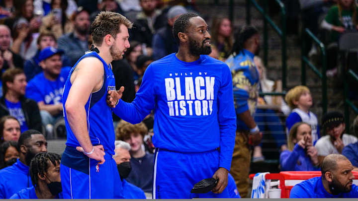 ‘Best Hype Man’: Theo Pinson Provides Psychological Advantage for Mavs ‘Best Hype Man’: Theo Pinson Provides Psychological Advantage for Mavs