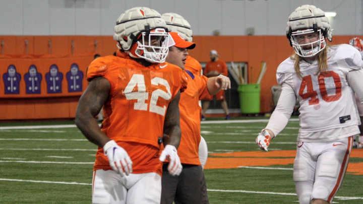 Swinney's Confident in Clemson's Middle Linebackers Swinney's Confident in Clemson's Middle Linebackers