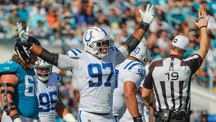 Report: Former Colts DE Al-Quadin Muhammad Signs with Bears