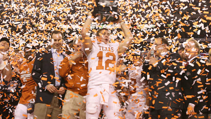 Longhorns Ex Colt McCoy Re-Signs With Cardinals