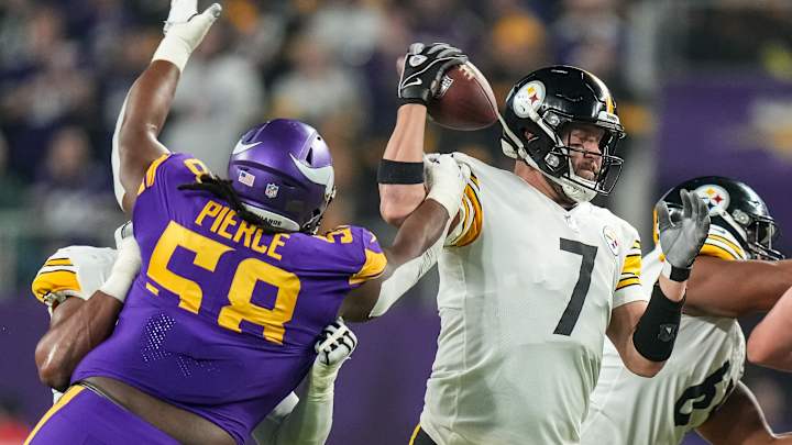 Vikings to Release Nose Tackle Michael Pierce After Signing Harrison Phillips