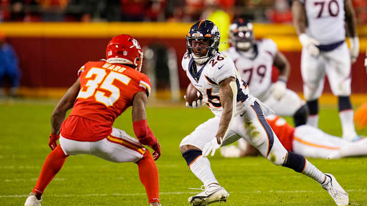 49ers Sign Former Chiefs Cornerback Charvarius Ward to a Three-Year Deal 49ers Sign Former Chiefs Cornerback Charvarius Ward to a Three-Year Deal