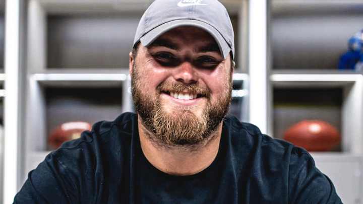 3 Former Huskies Re-Sign with Their NFL Teams