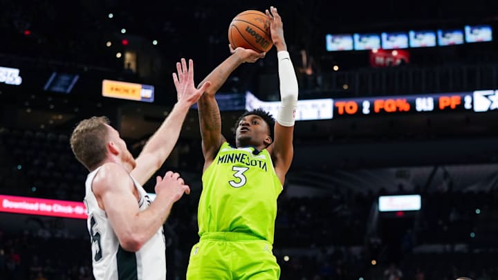 McDaniels, Stewart Sidelined in NBA Simultaneously by Injuries