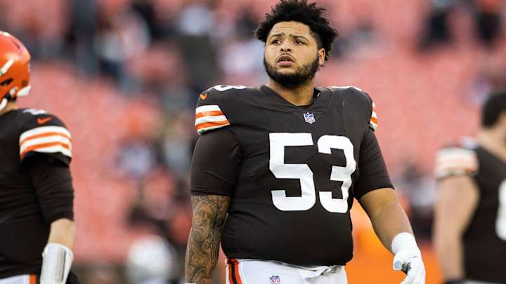 Browns Cut Veteran Center, Expected to Give Job to Harris