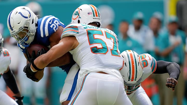 Dolphins Bring Back Scarlett, and Other Notes