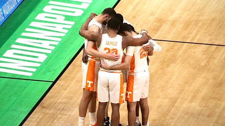 Vols Fueled by Unified Movement and ‘Desperate’ Approach Heading into Michigan Matchup