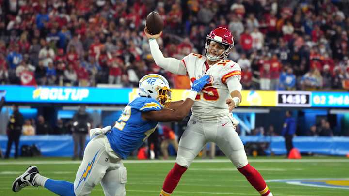 Analysis: How Uchenna Nwosu Fills Seahawks' Biggest Offseason Need Analysis: How Uchenna Nwosu Fills Seahawks' Biggest Offseason Need