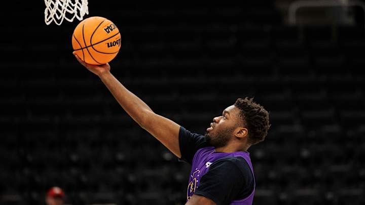 LSU Basketball Players Adopting "LSU vs the World" Mentality for NCAA Tournament