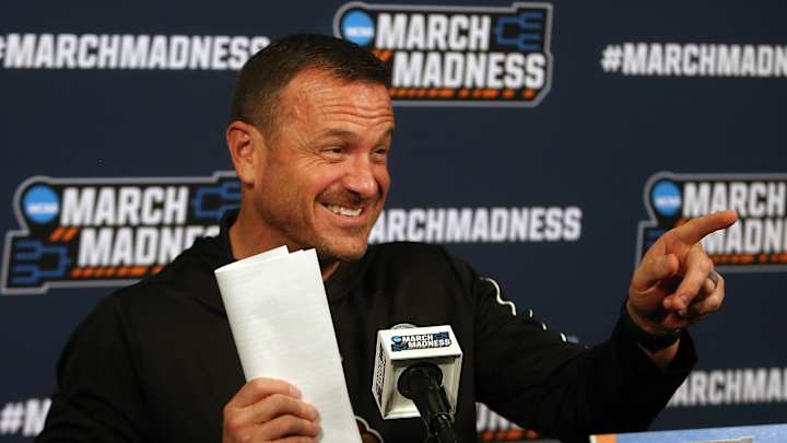 Jeff Walz Previews Louisville's Final Four Matchup vs. South Carolina Jeff Walz Previews Louisville's Final Four Matchup vs. South Carolina