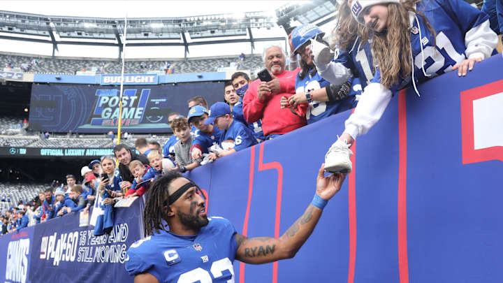 Another former teammate of Tom Brady signs with the Buccaneers