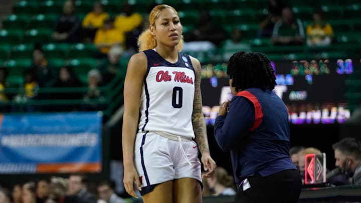 Star Centers Shakira Austin, Elizabeth Kitley Make Early Exits in Women’s NCAA Tournament