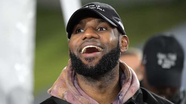 LeBron James Celebrates the Browns Trading for Deshaun Watson on Twitter LeBron James Celebrates the Browns Trading for Deshaun Watson on Twitter