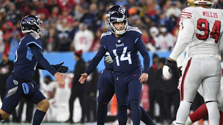 Titans Stick With Bullock at Kicker