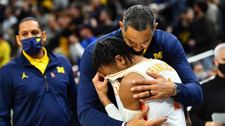 Juwan Howard Consoles Tennessee’s Kennedy Chandler After Michigan Upset
