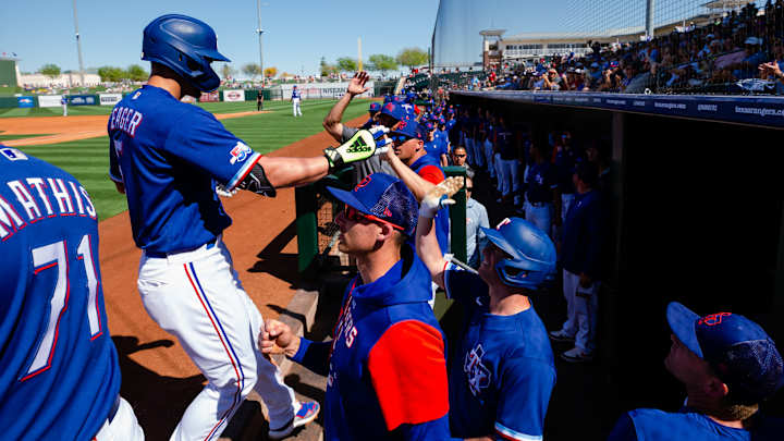 Seager Homers Against Former Team, Rangers Roll Dodgers, 8-2