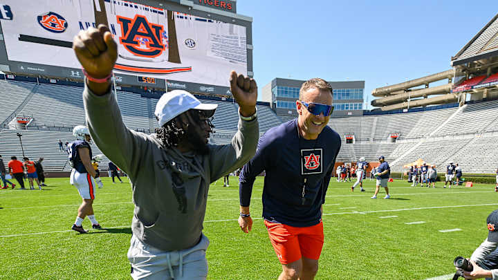 The Auburn football team get's some much needed lake time after Big Cat Weekend