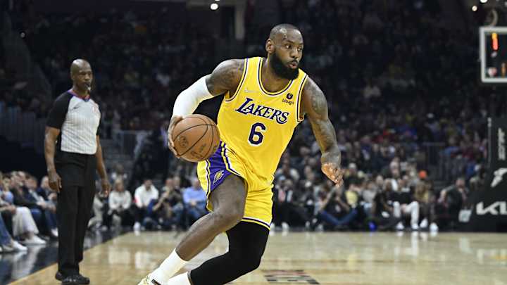 LeBron James Questionable to Face Sixers on Wednesday