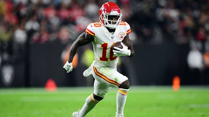 Details Emerge in Blockbuster Tyreek Hill Trade, Receiver’s Contract Extension with Dolphins